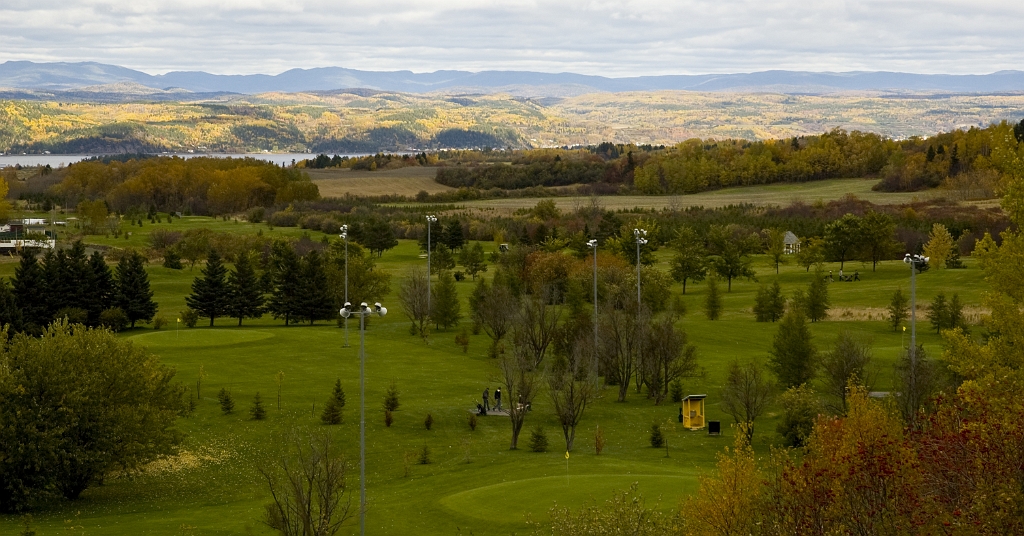 2008-10-11, Sortie photo rang St-Martin (142328).jpg - Les Monts Valin vus du club de golf Le Ricochet